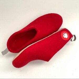 Women's Cozy Slip-On Ballet Flats in Burgundy